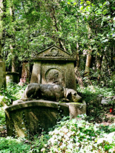 Highgate cemetery dog