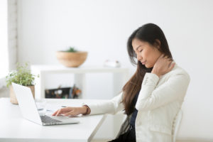 woman laptop sore neck